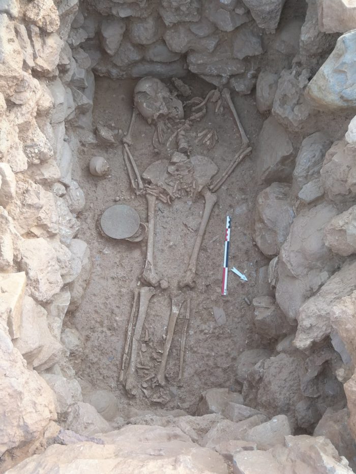 Arqueólogos encuentran esqueleto de una mujer acaudalada de hace más de 4.500 años en Grecia