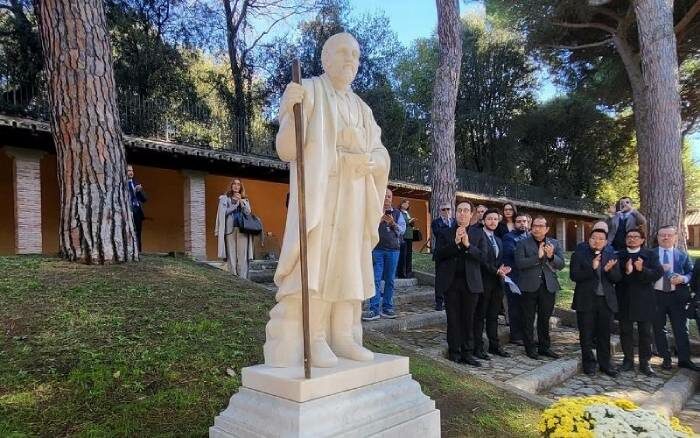 Guatemala devela escultura del Hermano Pedro en Roma, Italia