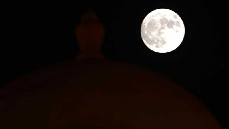 La luna llena, fotografiada cerca de la Puerta de India, en Nueva Delhi, el 30 de agosto de 2023. Foto: AFP