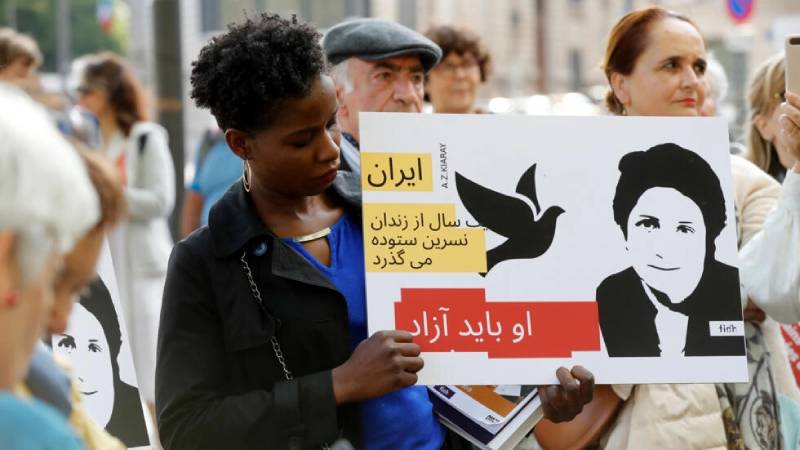 Concentración en la Embajada de Irán en Francia, en París, en apoyo de la activista de derechos humanos y abogada Nasrin Sotoudeh. Foto: AFP