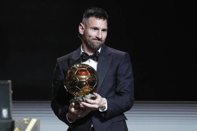 Lionel Messi logró el octavo galardón de su carrera y se consolida todavía más como el mejor jugador de la historia del fútbol. Foto: AFP