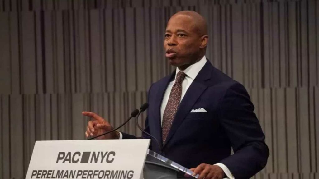 El alcalde de Nueva York, Eric Adams, niega haber agredido hace tres décadas a una mujer que lo demandó de violencia sexual. Foto: AFP
