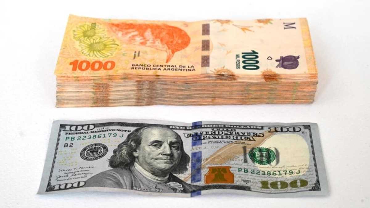 Javier Milei, será presidente en Argentina imagina un país en donde la moneda oficial sea el dólar (dolarización). Foto: AFP
