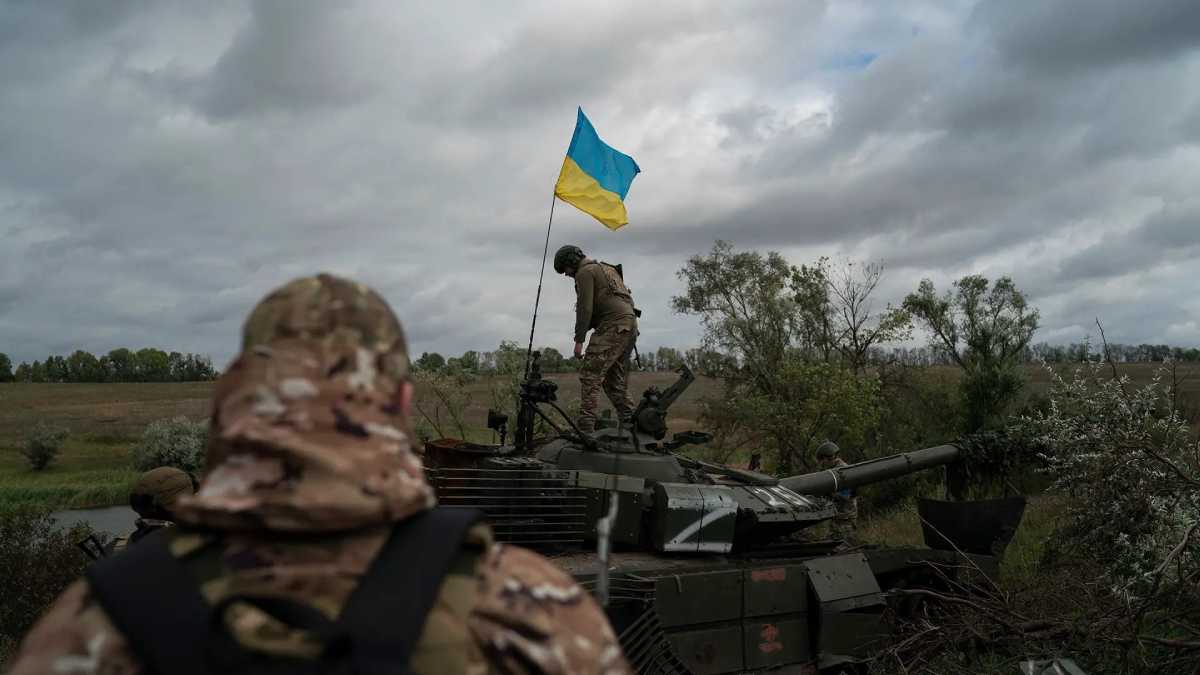 El secretario de Estado de EE.UU., Antony Blinken, promete a un alto funcionario de Ucrania el firme apoyo de su país. Foto: AFP