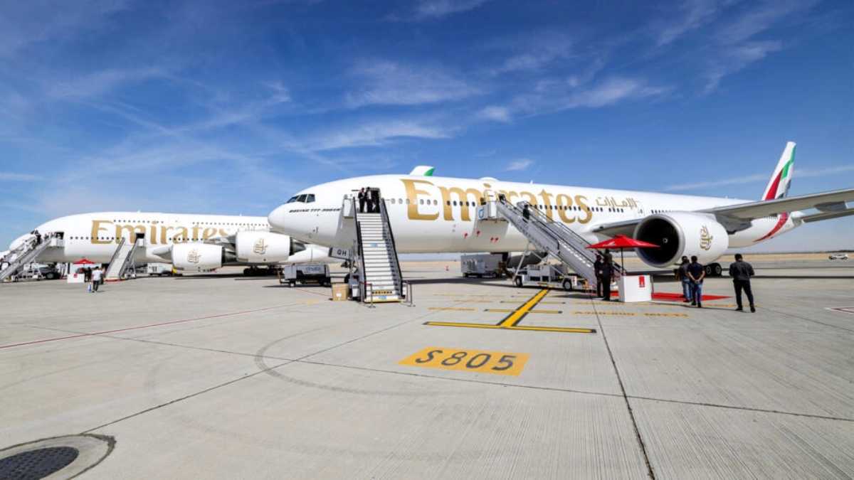 La compañía aérea Emirates anuncia en Dubái, un pedido de 95 aviones al fabricante estadounidense Boeing. Foto: AFP