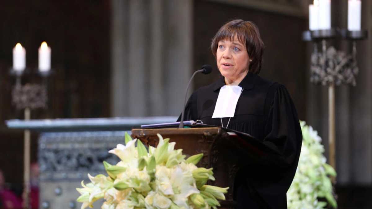 Annette Kurschus, líder de la Iglesia protestante alemana, en un funeral en la Catedral de Colonia, el 17 de abril de 2015. Foto: AFP