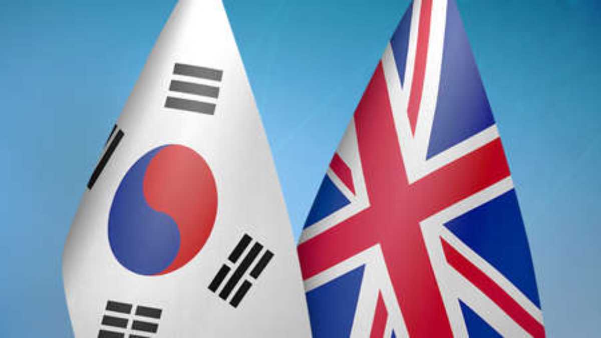 Autoridades de Reino Unido y Corea Sur, Londres firmaron un acuerdo para reforzar sus lazos económicos y militares. Foto: AFP
