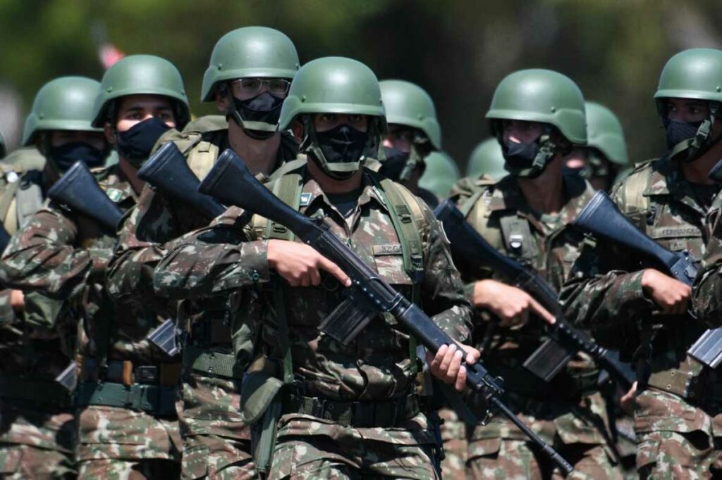 El Ministerio de Defensa de Brasil informó que el Ejército brasileño “ha intensificado” las operaciones en la frontera norte del país. Foto: AFP