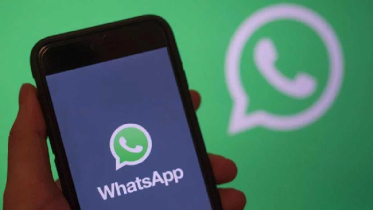 Descubre cómo regresar a un grupo de WhatsApp en caso hayas decidido salir o si fuiste eliminado por el administrador. Foto: AFP