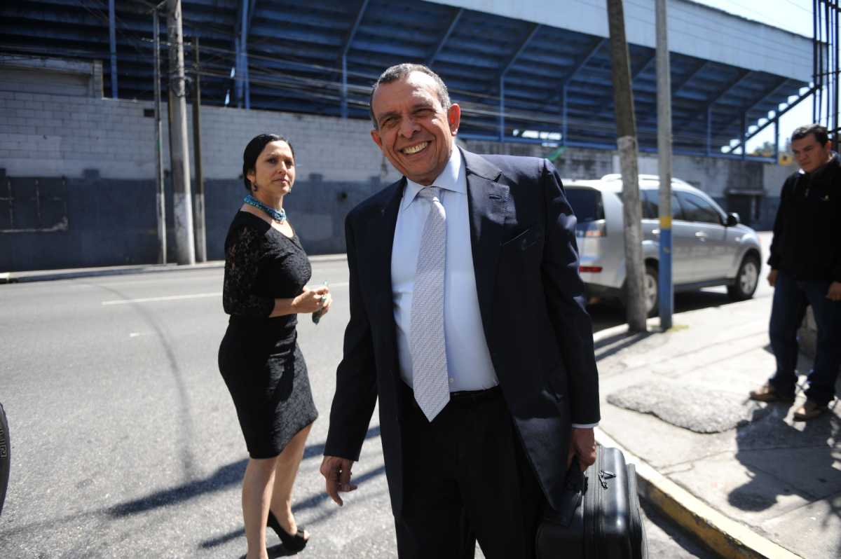 El expresidente hondureño Porfirio Lobo comparece ante un tribunal acusado de corrupción durante su gobierno. Foto: AFP