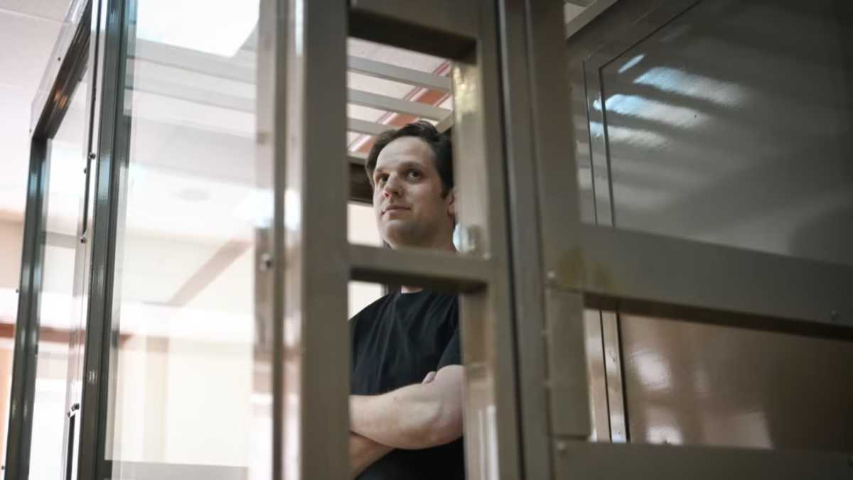 Un tribunal de Rusia rechazó la apelación del periodista estadounidense Evan Gershkovich para evitar la prolongación de la detención. Foto: AFP