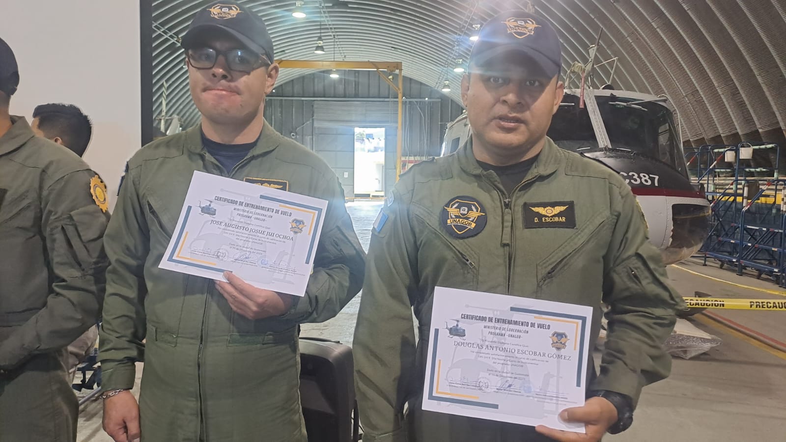 Agenes PNC son certificados como pilotos aviadores