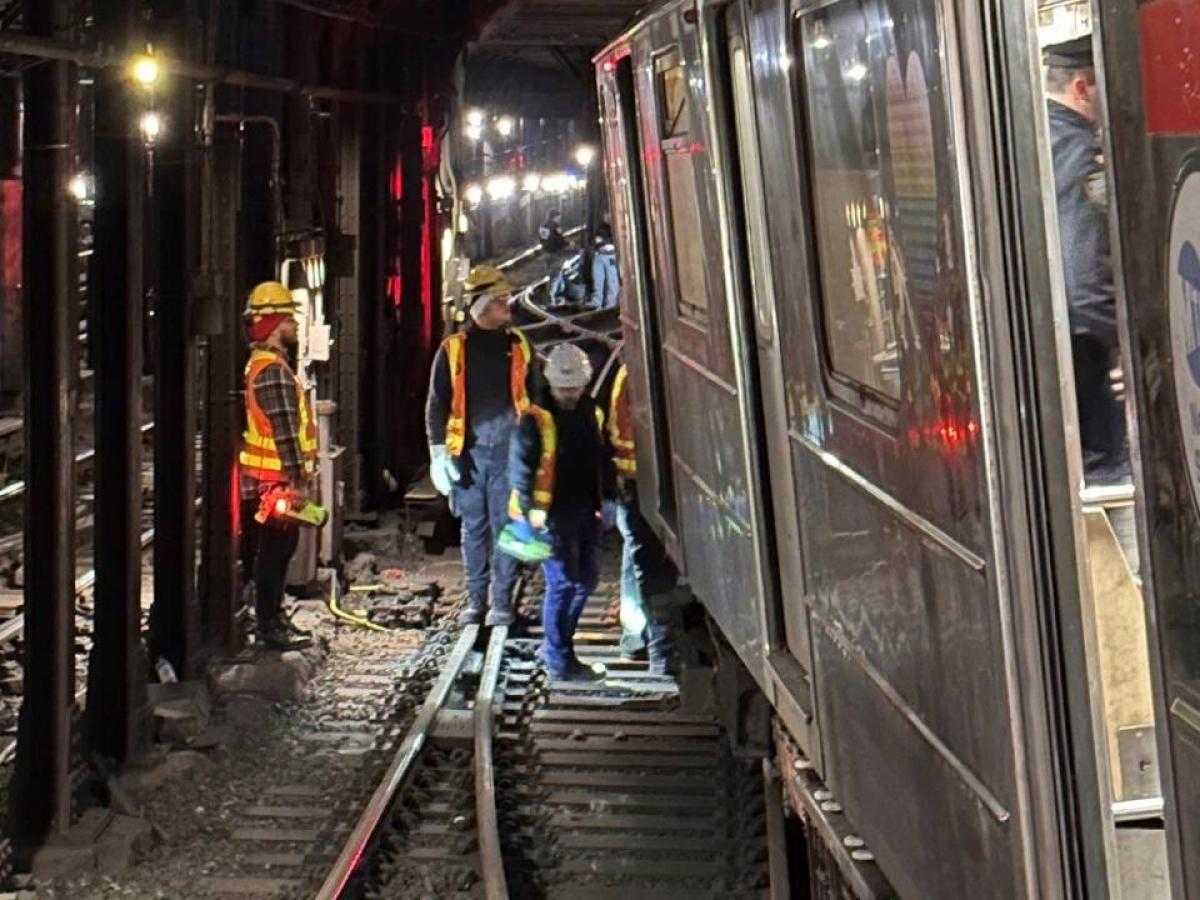 Dos trenes del metro de Nueva York chocaron con un saldo de 24 heridos y caos en el transporte de la megaurbe. Foto: AFP