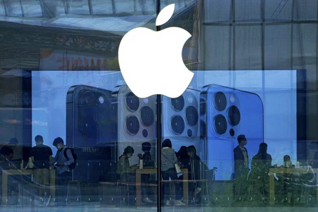 Apple se hizo con el primer puesto en envíos de teléfonos inteligentes en el mercado chino por primera vez el año pasado. Foto: AFP