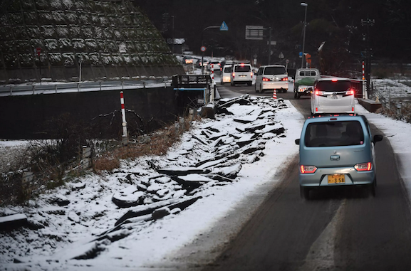 Lluvia y nieve dificultan rescates en Japón