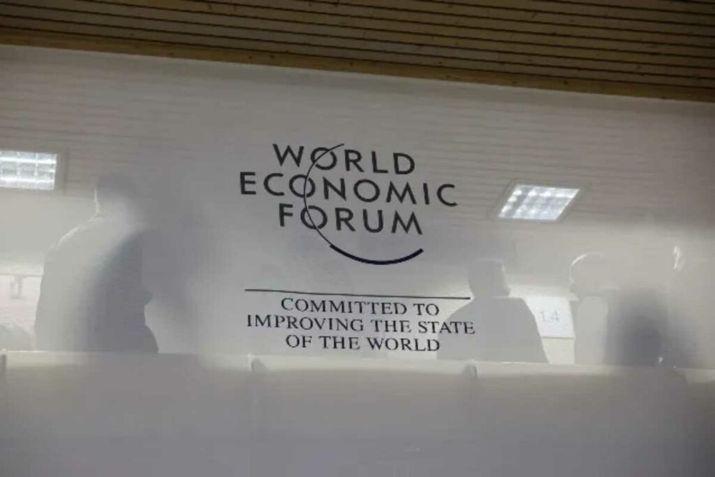 El primer ministro de China Li Qiang denunció en el Foro Económico Mundial de Davos las barreras comerciales “discriminatorias”. Foto: AFP