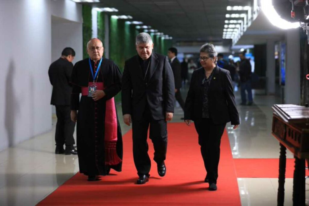 El delegado del Vaticano arribó a Guatemala, para participar en la ceremonia de transmisión de mando. Foto: Redes Sociales