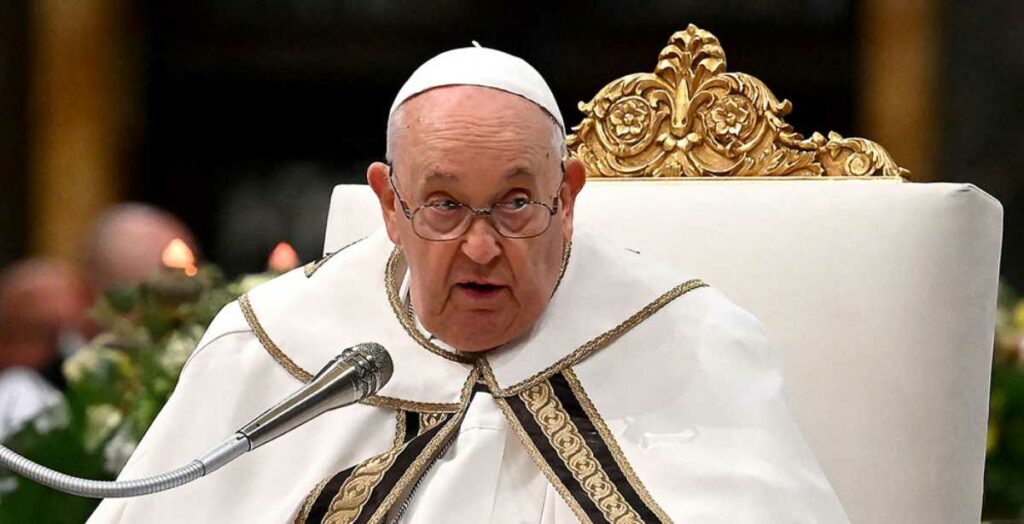 El papa Francisco defendió la reciente autorización de la bendición a las parejas homosexuales. Foto: AFP