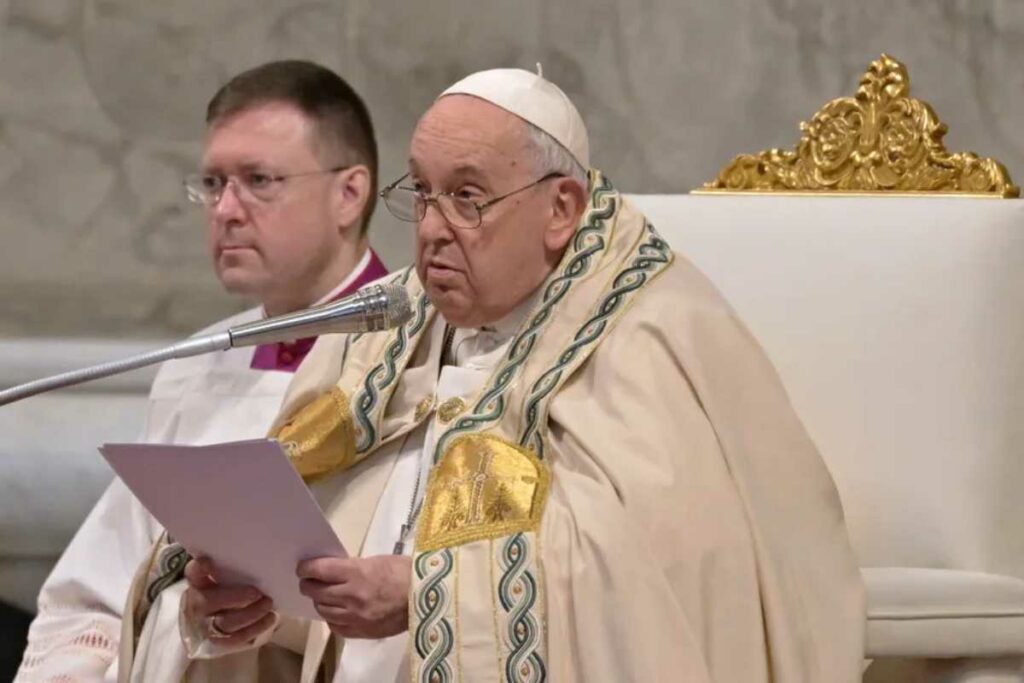El papa Francisco pidió a la comunidad internacional que prohíba la gestación subrogada, denunciando una “comercialización” Foto: AFP