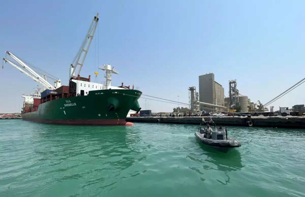 El tráfico de buques mercantes por el mar Rojo se redujo un 30 por ciento a causa de los ataques de los rebeldes hutíes de Yemen. Foto: AFP