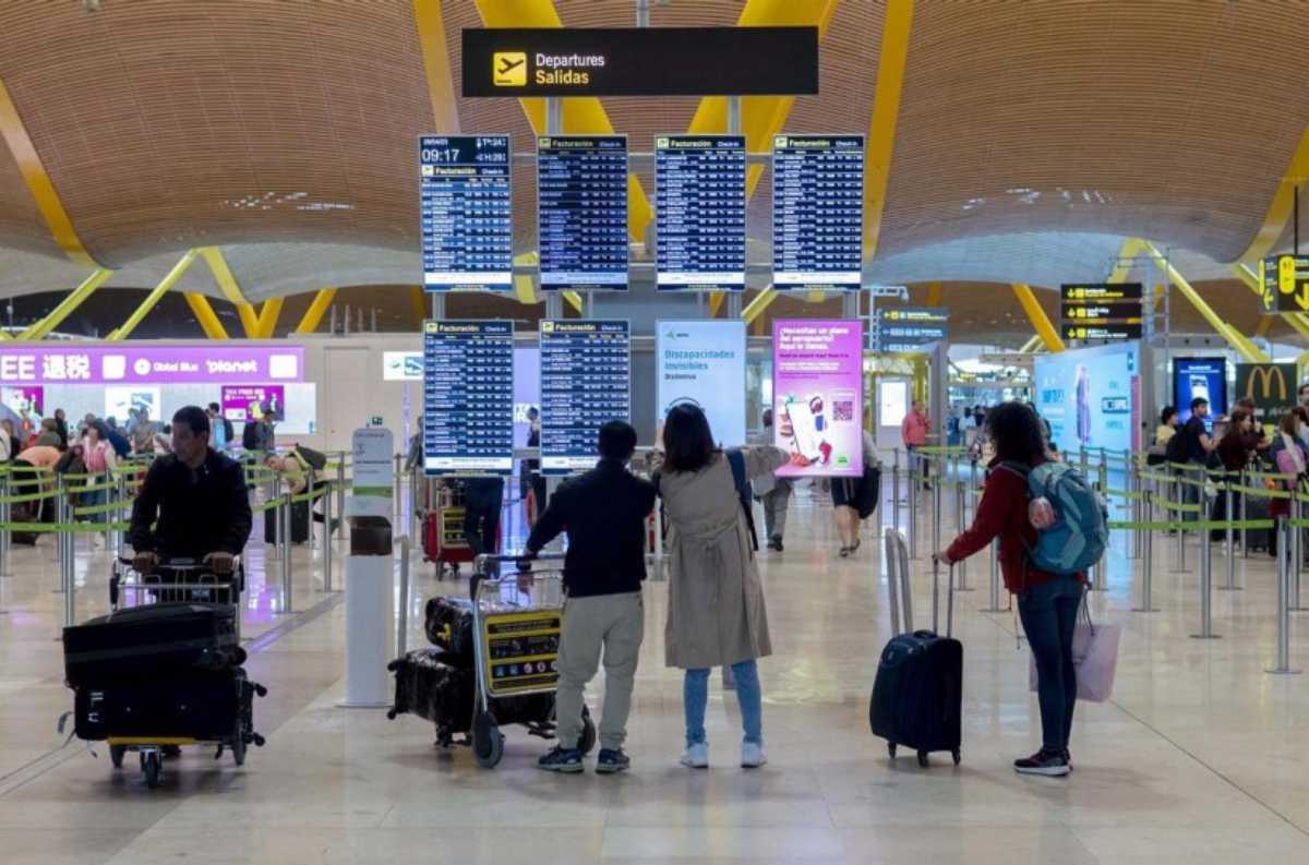 El presidente del gobierno español, anunció un plan de inversión para invertir y ampliar el aeropuerto de Madrid-Barajas. Foto: AFP