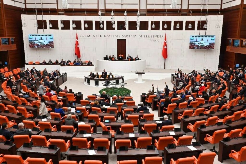 El Parlamento turco ratificó la adhesión de Suecia a la OTAN tras más de un año de negociaciones que debilitaron el objetivo. Foto: AFP