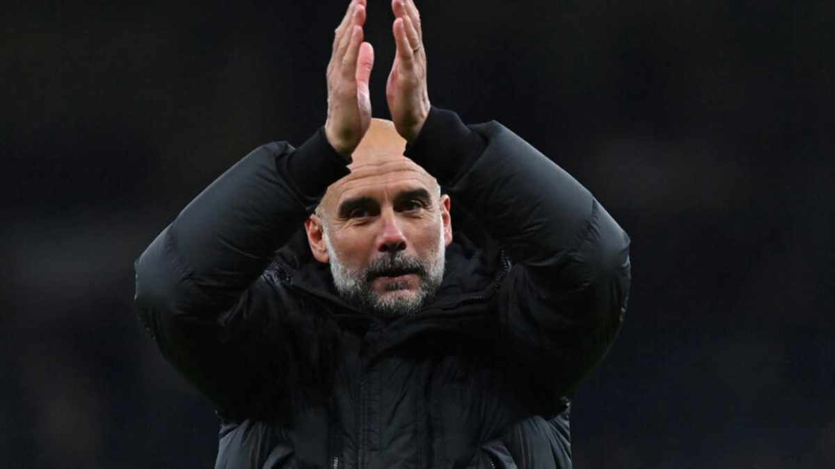 El entrenador Pep Guardiola dispone de “todo lo que hace falta” en el Manchester City, donde se siente “todavía bien”. Foto: AFP