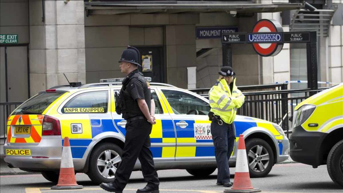 La policía de Londres dijo haber abatido a un hombre en actitud amenazante con una ballesta, en un hecho inusual en Reino Unido. Foto: AFP