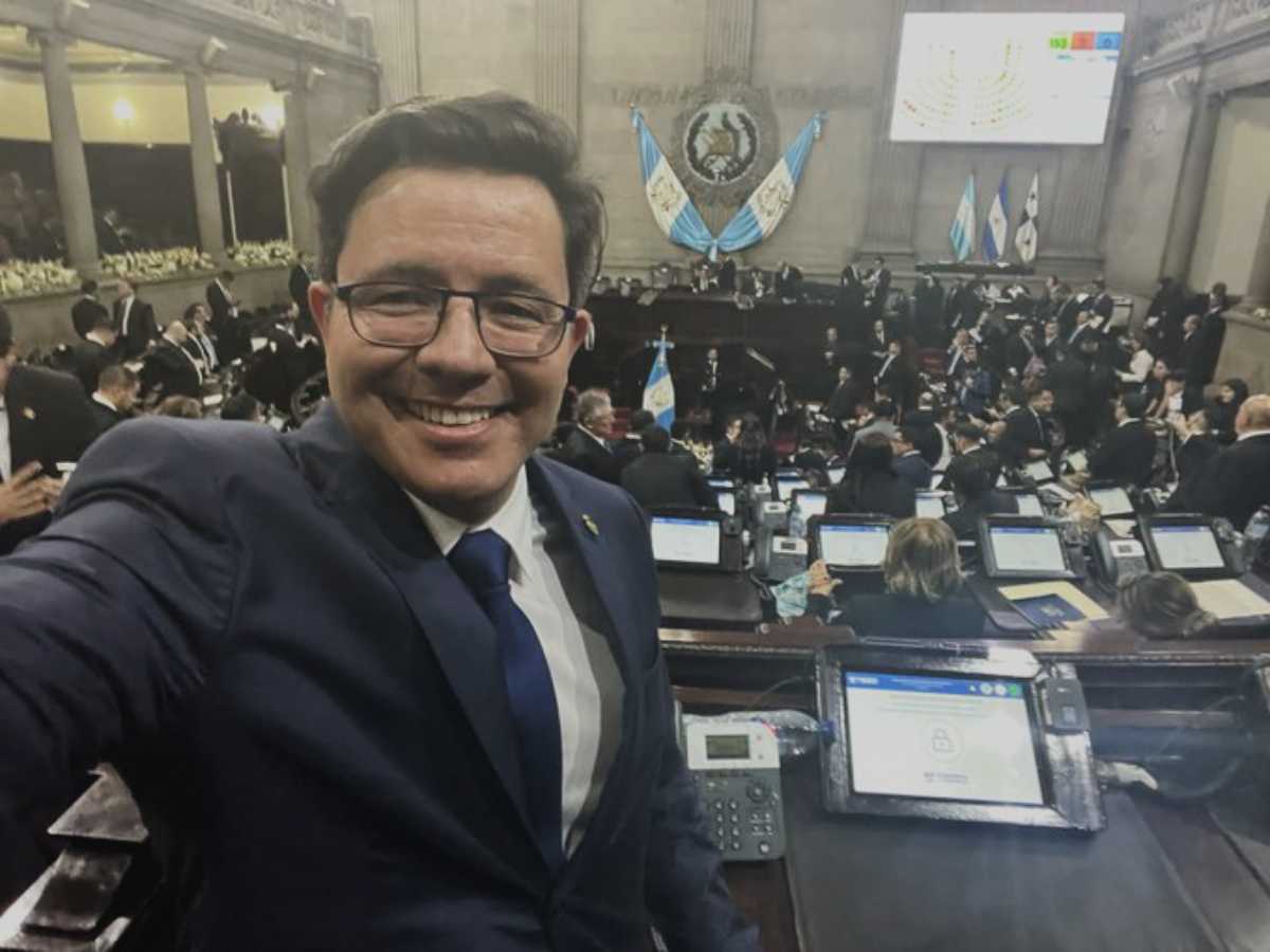 El diputado Julio Héctor Estrada no contaba con la constancia transitoria de inexistencia de reclamación de cargos (finiquito). Foto: Redes Sociales.