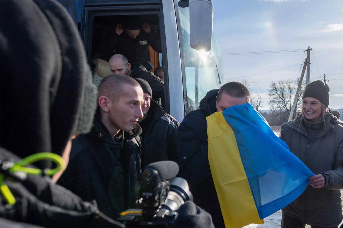 Rusia y Ucrania anunciaron el canje de unos 400 prisioneros de guerra, una semana después del accidente de un avión militar ruso. Foto: AFP