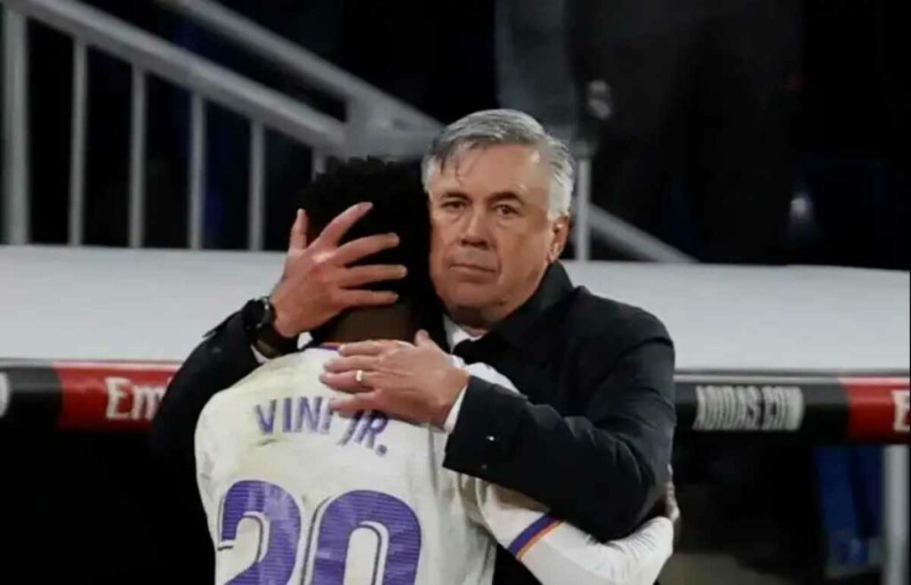 El técnico del Real Madrid, Carlo Ancelotti, destacó la capacidad del extremo brasileño Vinicius para mantener su alta intensidad. Foto: AFP