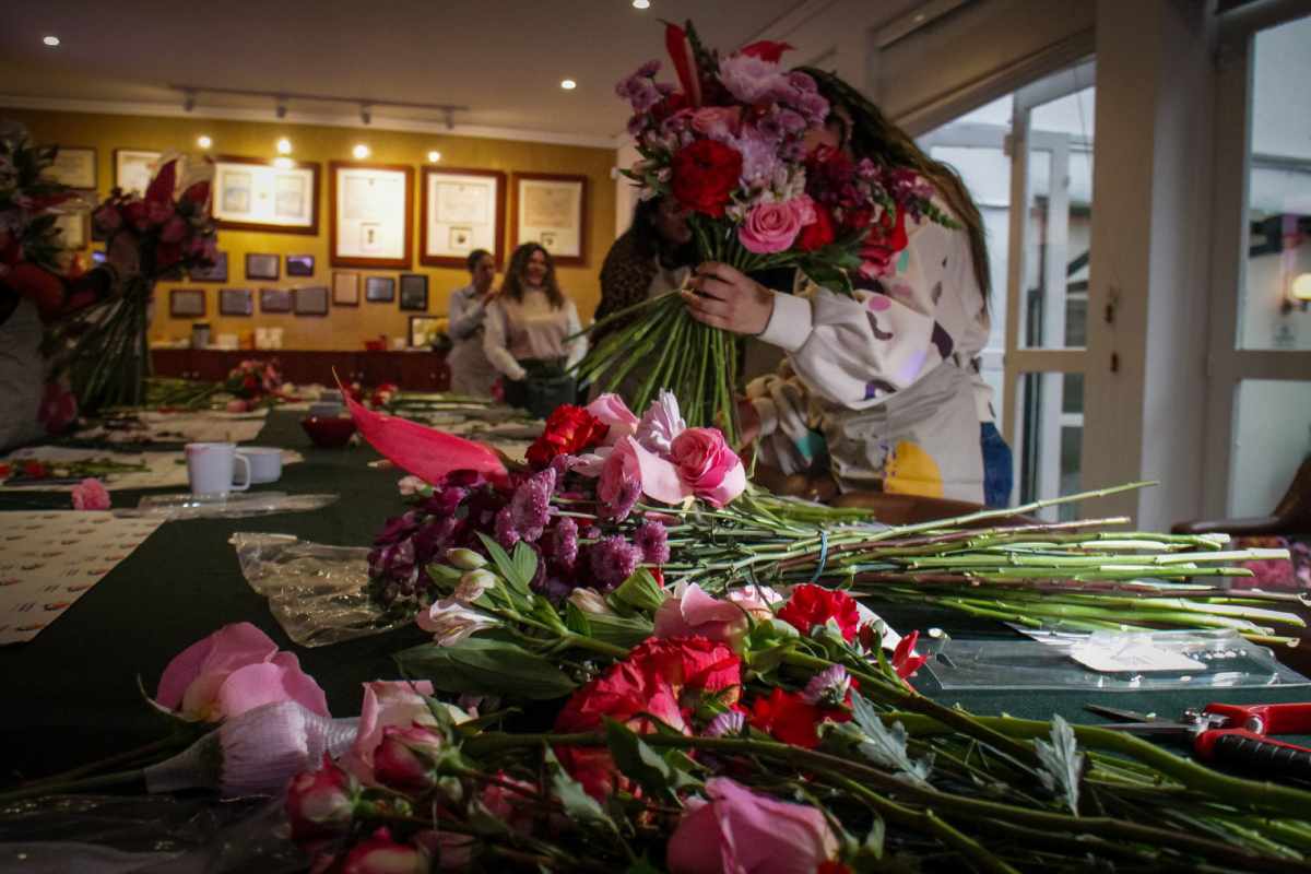 Colombia, el mayor productor de flores de América, exportó más de 700 millones de tallos para la celebración de San Valentín. Foto: AFP