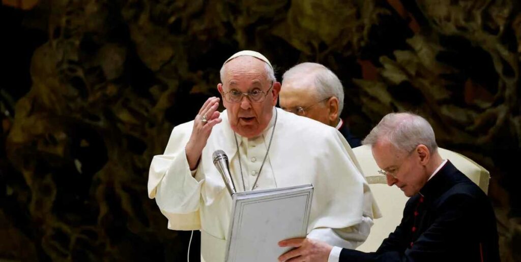 El papa Francisco dijo que el Estado “está llamado a cumplir ese papel de redistribución y justicia social”. Foto: AFP