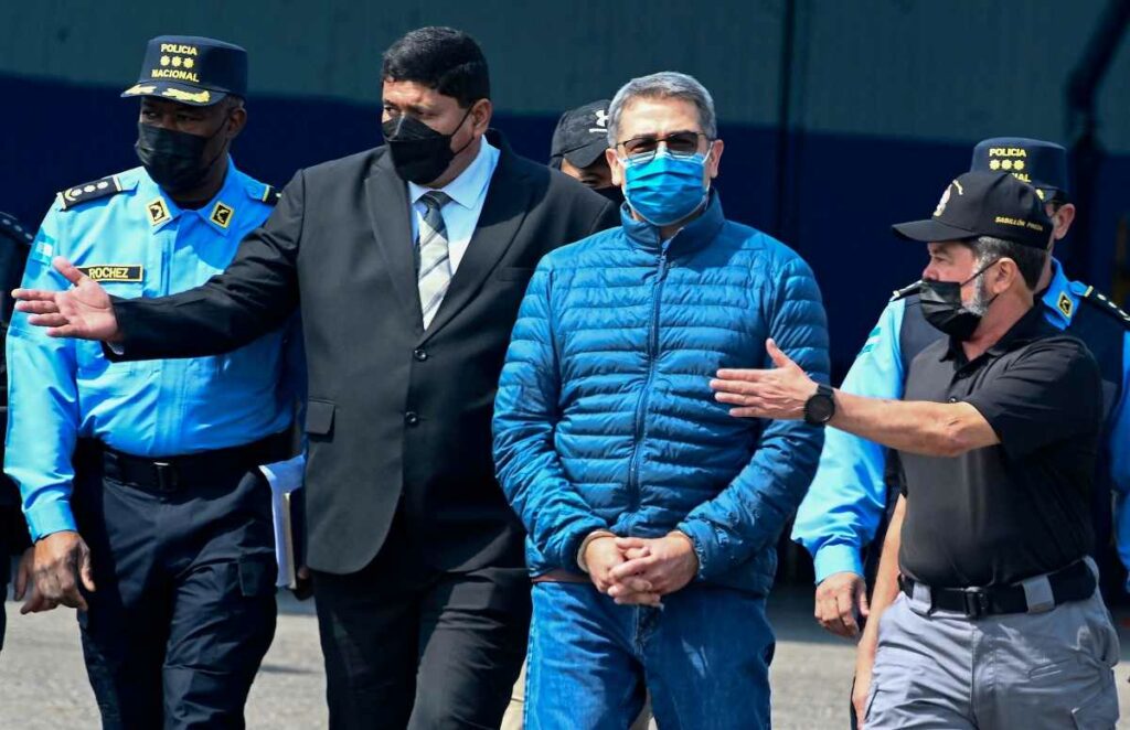 El expresidente hondureño Juan Orlando Hernández reiteró que es “inocente” y “víctima de una venganza”. Foto: AFP