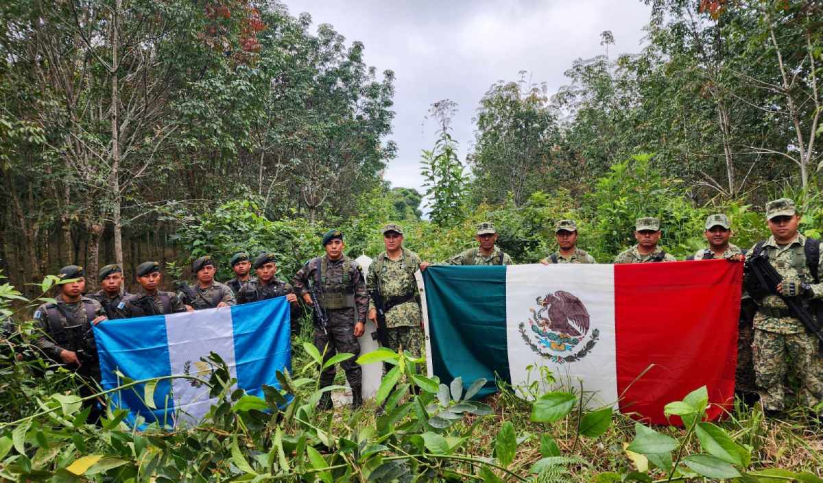 Soldados, policías y agentes aduaneros de Guatemala y México realizaron operativos en una zona de la frontera entre ambos países. Foto: AFP