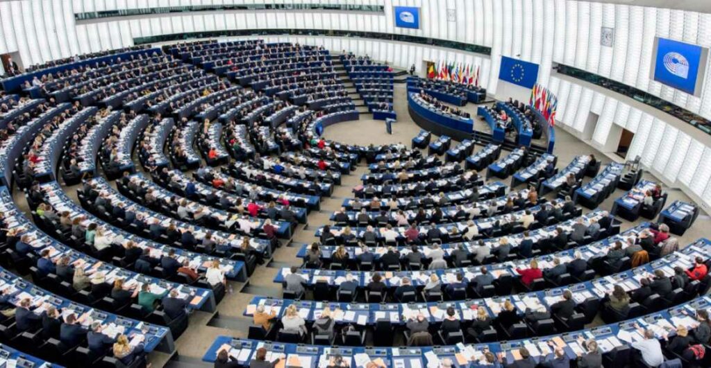El Parlamento Europeo condenó en una Resolución la inhabilitación de la aspirante presidencial María Corina Machado en Venezuela. Foto: AFP