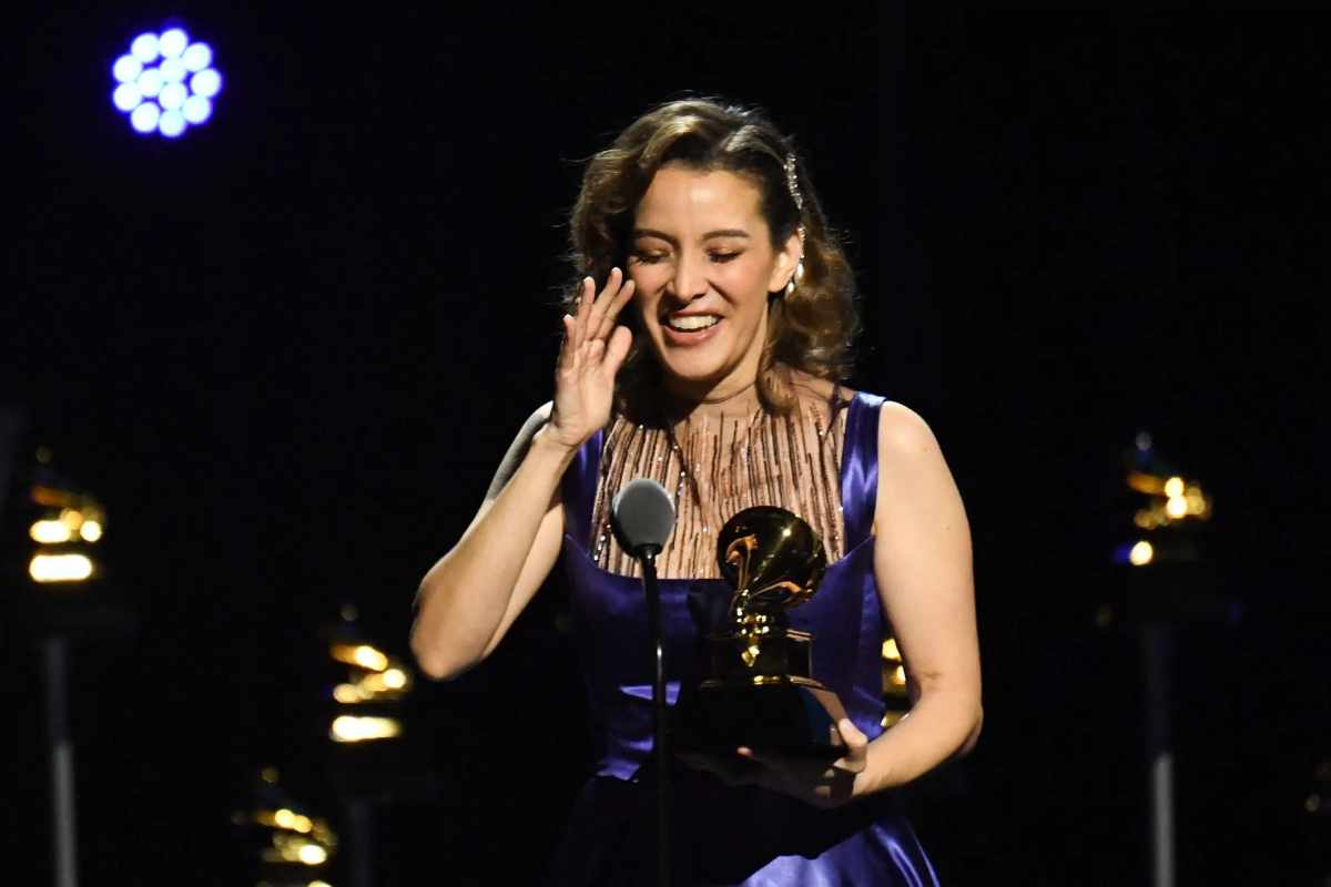 La cantautora guatemalteca Gaby Moreno fue galardonada en los Grammys como el Mejor Álbum de Pop Latino. Foto: AFP