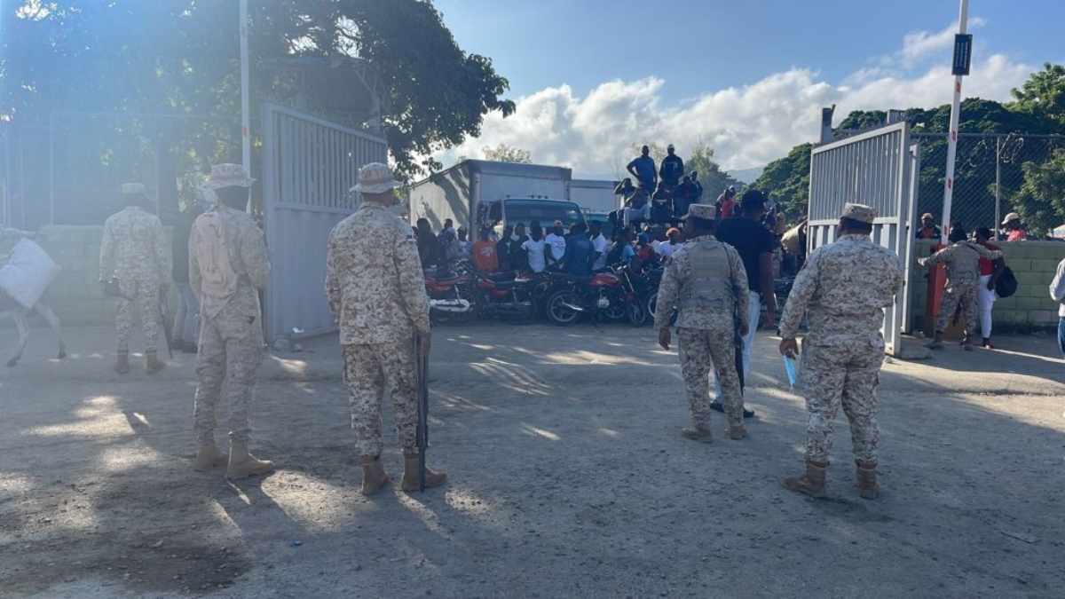 Las autoridades de República Dominicana están en “alerta” ante la crisis política en su vecino Haití, donde se realizan fuertes protestas. Foto: AFP