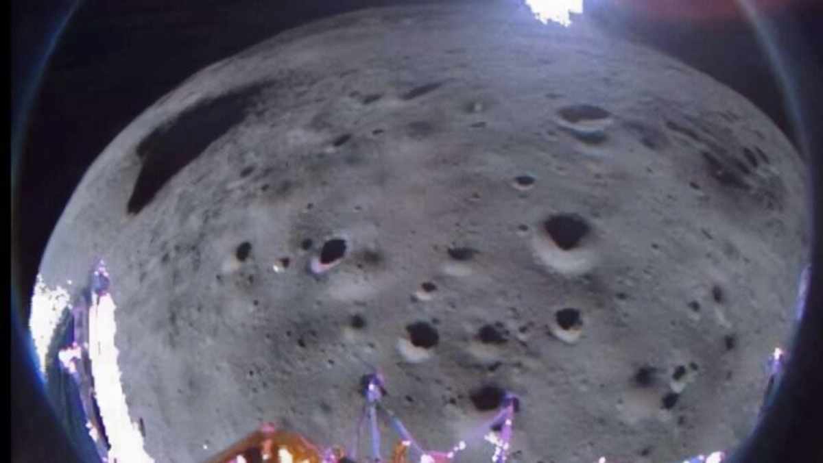 La sonda Odysseus, de la empresa estadounidense Intuitive Machines, envió sus primeras imágenes desde la Luna. Foto: AFP
