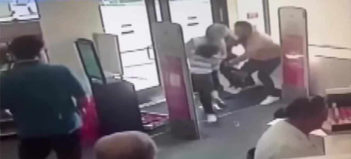 La cadena de farmacias compartió el video del momento que intentan secuestrar al menor en Miami Beach. Foto: Captura de Video