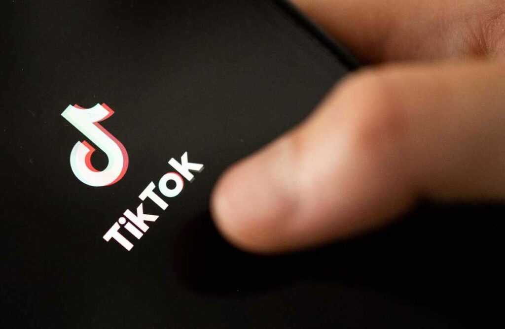 Italia impuso a la red social china TikTok una multa de 10 millones de euros por su falta de control de contenidos. Foto: AFP
