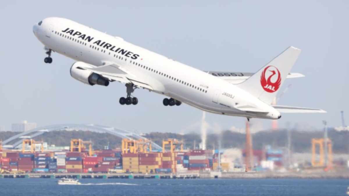 La compañía aérea Japan Airlines anunció el jueves la compra 32 nuevos aviones del constructor europeo Airbus y 10 del estadounidense Boeing. Foto: AFP