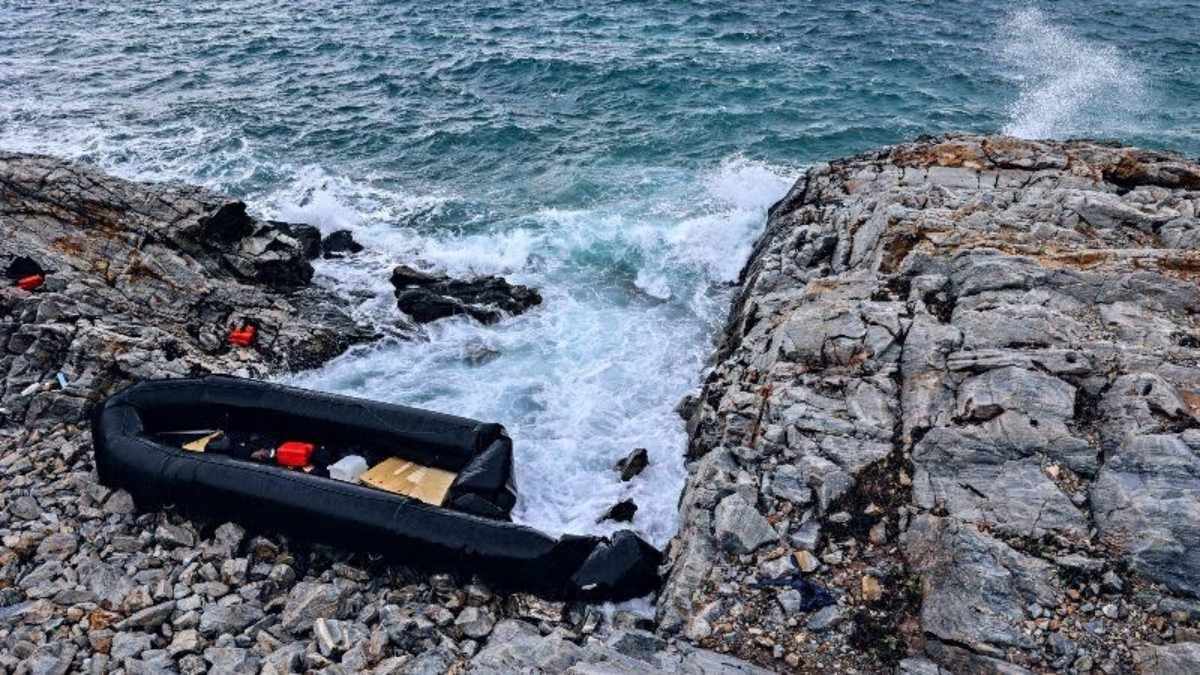 Una niña de siete años murió ahogada en el naufragio de un pequeño bote con 16 migrantes a bordo que intentaban llegar al Reino Unido. Foto: AFP