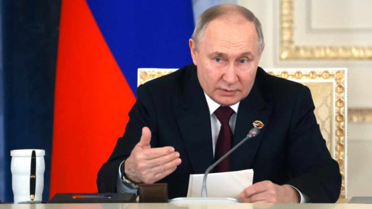 El presidente de Rusia, Vladimir Putin, instó a los rusos a votar en tiempos “difíciles” para el país, horas antes del inicio de las elecciones presidenciales. Foto: AFP