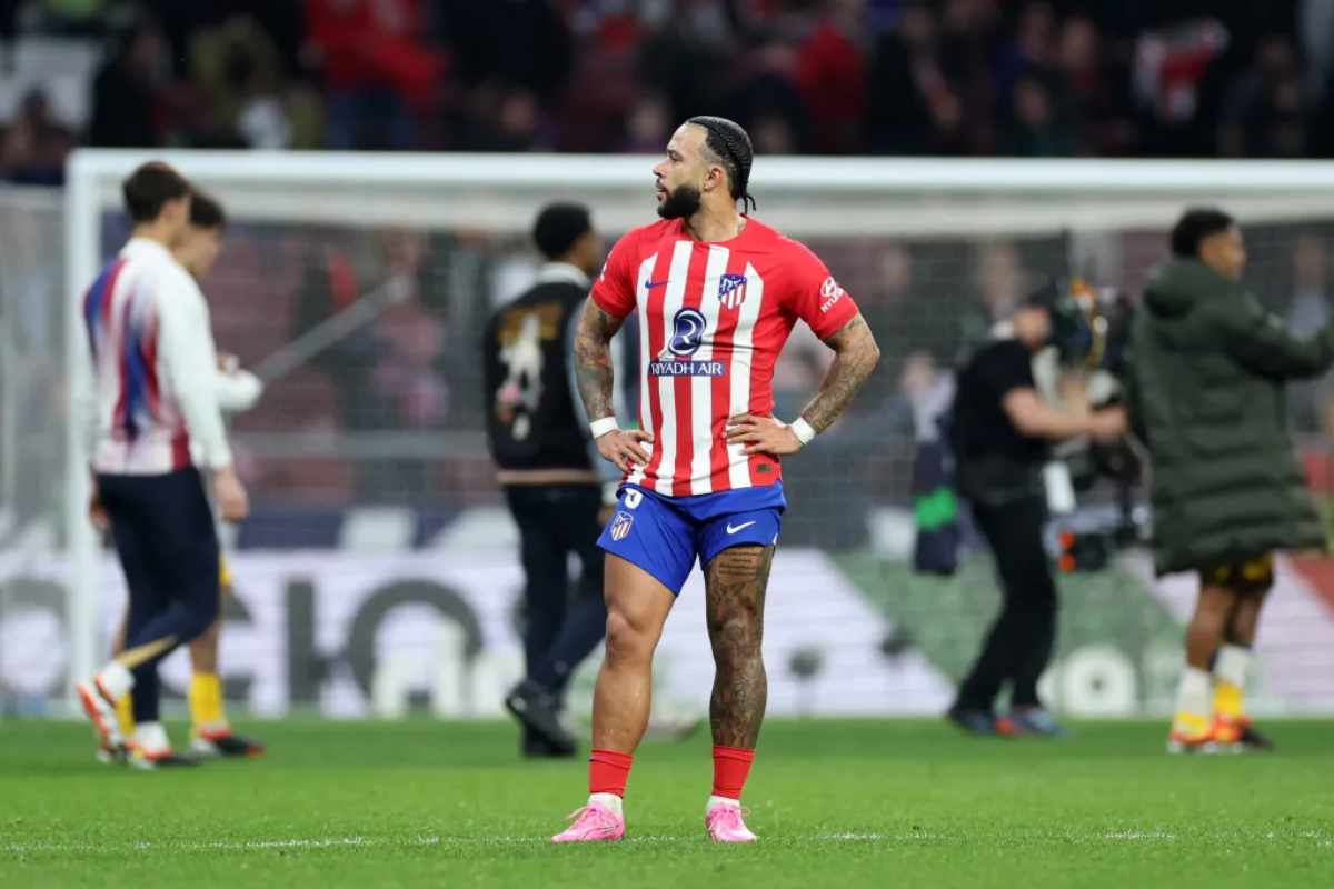 El delantero del Atlético de Madrid Memphis Depay se perderá el partido de ida de cuartos de final de la Champions contra el Borussia Dortmund. Foto: AFP