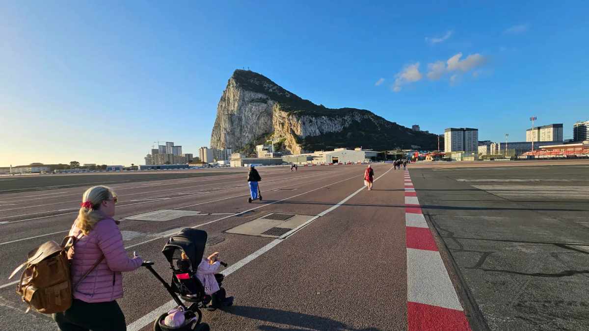 España y el Reino Unido lograron “avances significativos” para alcanzar un acuerdo definitivo sobre la libre circulación en Gibraltar después del Brexit. Foto: AFP