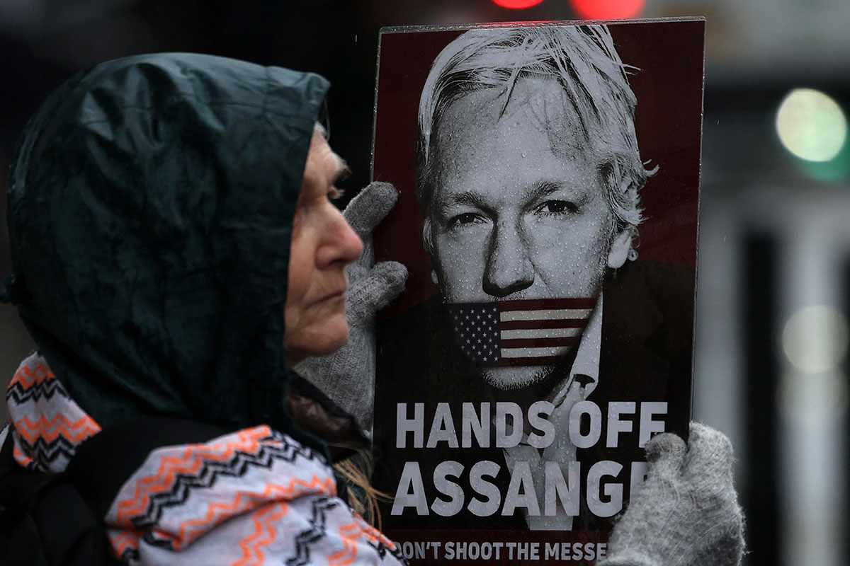 Joe Biden, dijo que Estados Unidos está “considerando” la solicitud de Australia de retirar los cargos de espionaje contra Julian Assange. Foto: AFP