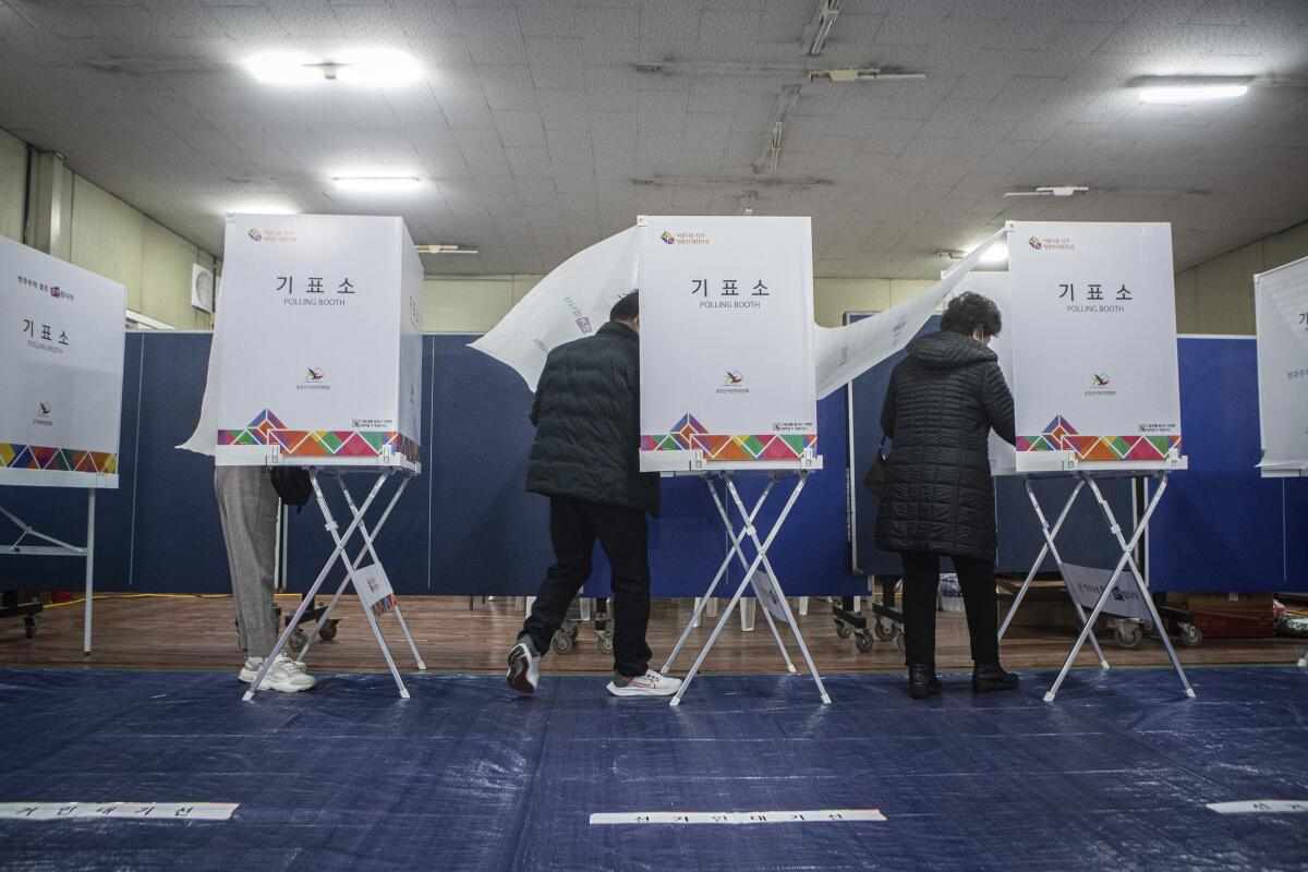 Corea del Sur celebra elecciones legislativas consideradas cruciales para que el presidente Yoon Suk Yeol. Foto: AFP