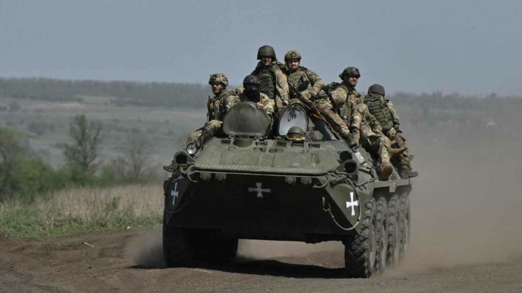 El ejército ruso, que está ganando terreno frente a las fuerzas ucranianas, reivindicó este la toma del pueblo de Semenivka. Foto: AFP