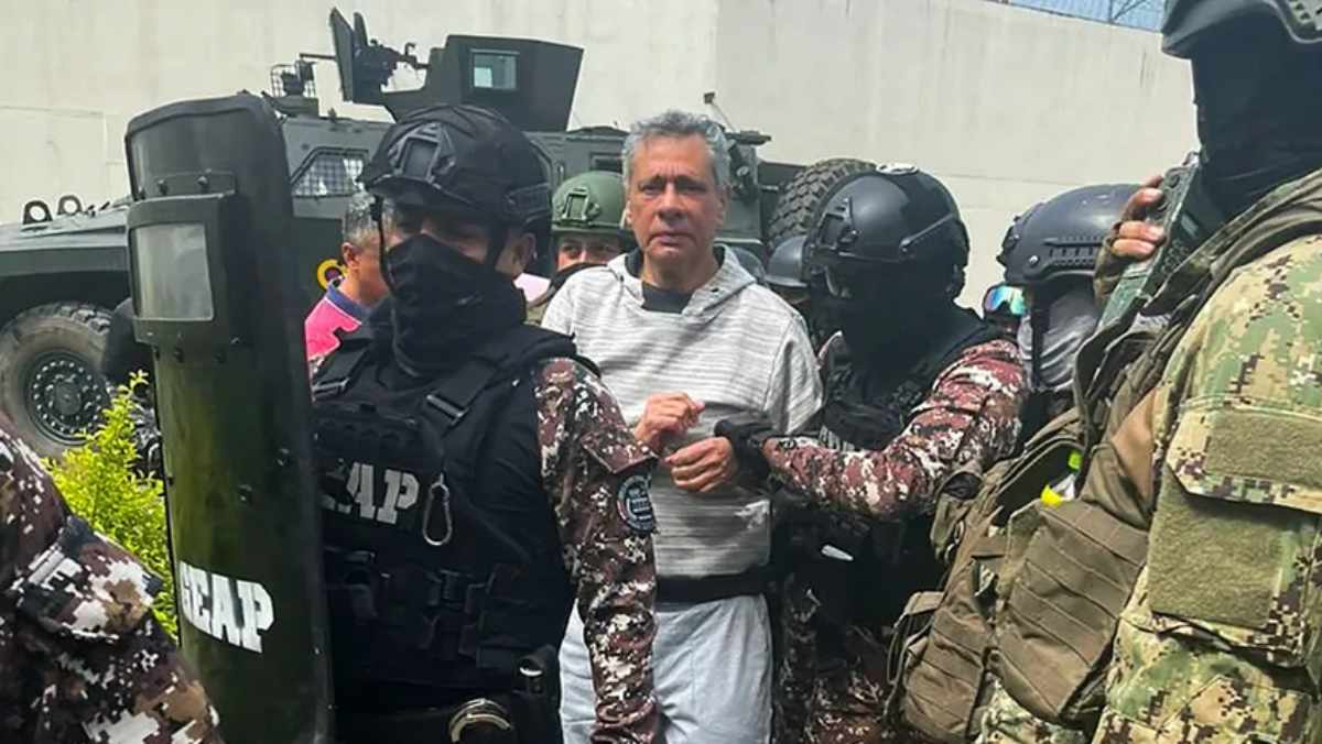 El exvicepresidente ecuatoriano Jorge Glas “ha sido secuestrado” en el asalto armado a la embajada de México en Quito, dijo su abogada, Sonia Vera. Foto: AFP.